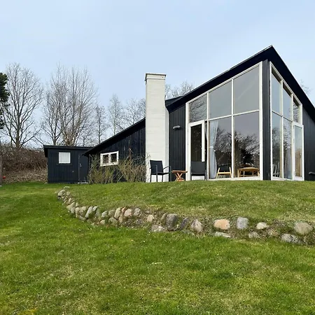 Architect's House With Panoramic View In Nyaraló